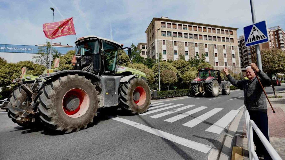 Los tractores vuelven al centro de Pamplona en su calendario de protestas. ÍÑIGO ALZUGARAY