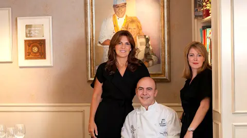 Fotografía tomada en el restaurante en 2014Izq a dcha Goretti, Koldo y Verónica Rodero.