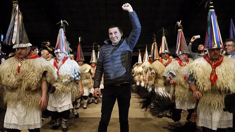 GRA257. SAN SEBASTIAN, 05/03/2016.- El dirigente de la izquierda abertzale Arnaldo Otegi durante el acto pol&iacute;tico de celebraci&oacute;n por su excarcelaci&oacute;n, que sali&oacute; de prisi&oacute;n el 1 de marzo tras cumplir una pena de seis a&ntilde;os y medio de prisi&oacute;n por intentar reconstruir la ilegalizada Batasuna, hoy en San Sebasti&aacute;n. EFE/Javier Etxezarreta.