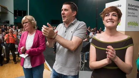 El secretario general de Sortu, Arnaldo Otegi, abre en Pamplona el ciclo de actos públicos _Escuchar para mejorar_. PABLO LASAOSA 5