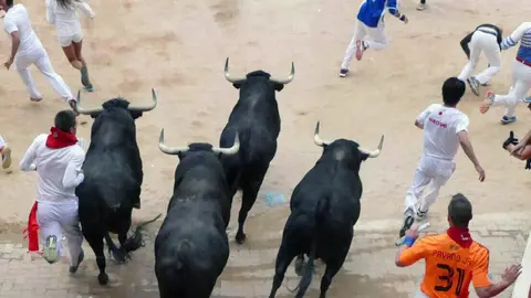 Sexto encierro de San Fermín con toros de Victoriano del Río. PÍO GUERENDIÁIN (2)