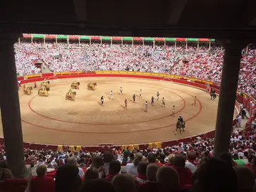 Paseillo en la plaza de Pamplona en la corrida del 13 de julio.