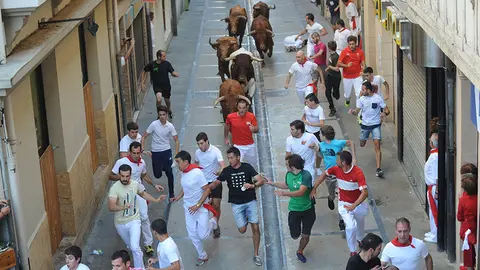 Último encierro con novillos en Estella. MIGUEL OSÉS(2)