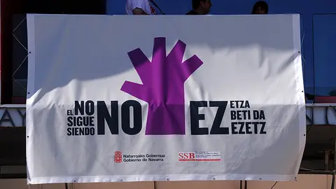 Comienzo de las fiestas de No&aacute;in con el chupinazo desde el balc&oacute;n del Ayuntamiento (6)