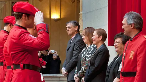 Uxue Barkos, Ainhoa Aznárez y Mª José Beaumont durante el Día de la Policía Foral en febrero de 2016.