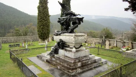 Mausoleo de Julián Gayarre en el Roncal. 