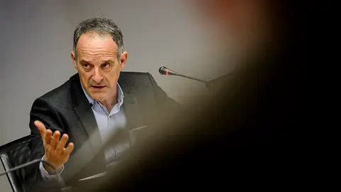 Adolfo Araiz de EH Bildu en el comisión parlamentária. PABLO LASAOSA 2