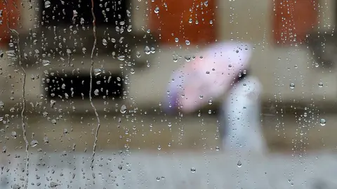 Tiempo de lluvia en Pamplona. PABLO LASAOSA 01