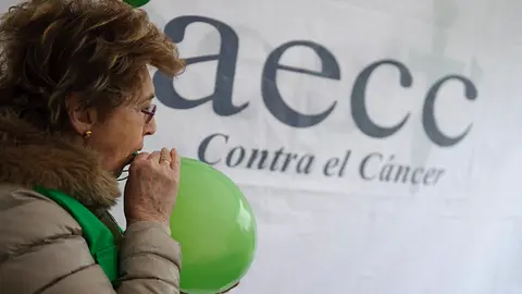 Concentración convocada por AECC con motivo del día Mundial contra el Cáncer. MIGUEL OSÉS_4