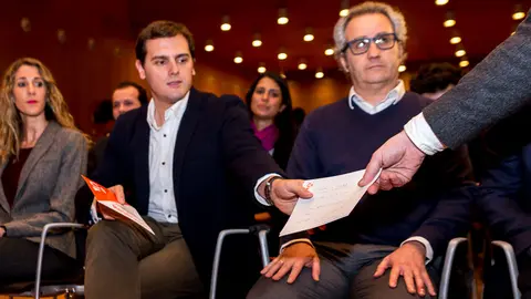Albert Rivera, protagoniza un acto de Ciudadanos con la delegada autonómica foral, Ruth Goñi, y el portavoz en Navarra, Carlos Pérez-Nievas (05). IÑIGO ALZUGARAY