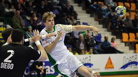 El Helvetia Anaitasuna recibe en casa al Balonmano Sinfín. MIGUEL OSÉS