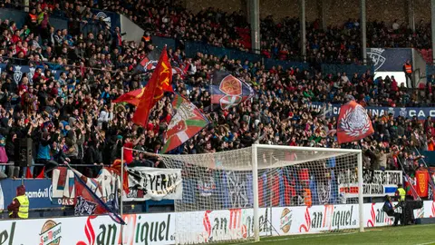 La grada de El Sadar durante el partido entre Osasuna y Athletic Club de Bilbao (02). IÑIGO ALZUGARAY