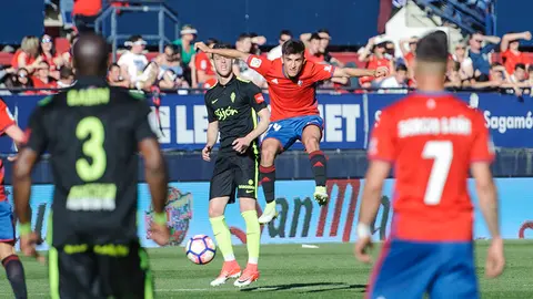 Im&aacute;genes del Osasuna - Sporting en El Sadar. MIGUEL OS&Eacute;S (1)