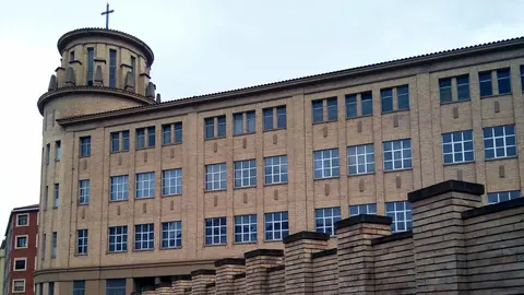 Imagen del edificio de los Maristas, edificio de Víctor Eusa. FOTO EDUARDO LAPORTE
