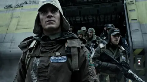 Michael Fassbender como Walter en la misión Covenant