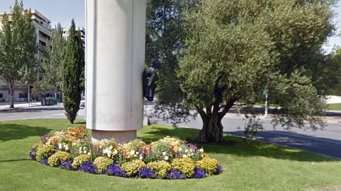 Escultura en honor a Pompaelo en Pamplona