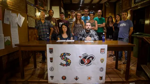 Rueda de prensa para presentar _una iniciativa del compromiso de las Peñas contra la dispersión de los y las presas políticas vascas_. PABLO LASAOSA 01