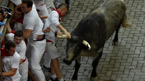 Primer encierro de San Ferm&iacute;n con toros de Cebada Gago en el callej&oacute;n 32 REUTERS
