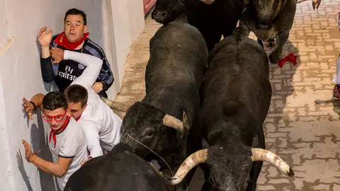 Octavo y último encierro de San Fermín 2017 con toros de Miura (04). IÑIGO ALZUGARAY