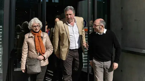 Joseba Asir&oacute;n acude al juzgado para presentar la querella contra cr&iacute;menes del franquismo en Pamplona. PABLO LASAOSA (3)