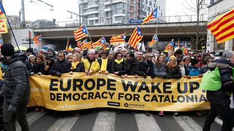 Manifestaci&oacute;n en Bruselas a favor de Puigdemont.  REUTERS-Yves Herman