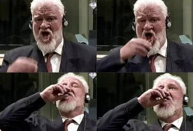 Slobodan Praljak en el momento de ingerir el veneno y suicidarse ante el tribunal.