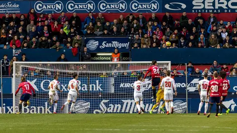 Partido entre Osasuna y la Cultural Leonesa disputado en El Sadar (51). IÑIGO ALZUGARAY