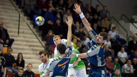 Partido entre Helvetia y el Fuchse Berlín de la Copa EHF. PABLO LASAOSA 07