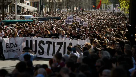 Manifestación en apoyo de los detenidos en Alsasua (Navarra) en 2016 por agredir a dos guardias civiles y sus parejas convocada por los familiares de los jóvenes y el colectivo Altsasukoak (15)