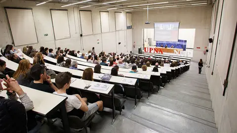 Asistentes a la presentaci&oacute;n de la Facultad de Ciencias Econ&oacute;micas y Empresariales en la UPNA. UPNA