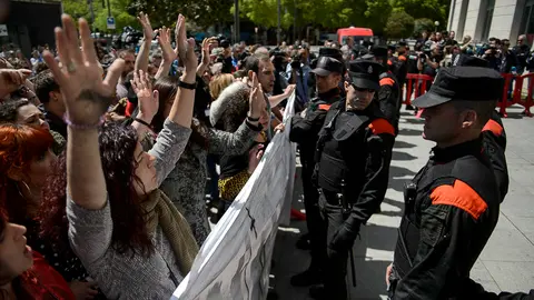 Protestas en las puertas del Juzgado de Pamplona por el juicio de la manada. PABLO LASAOSA 23