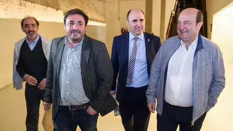 El PNV celebra un homenaje a los militantes con 25 años o más afiliados al partido. PABLO LASAOSA06