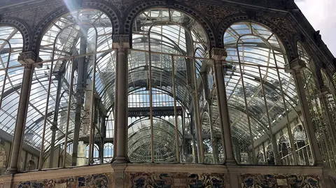 El palacio de Cristal y la intervención de la artista Nayri Baghramian 
