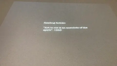 Fotografía con una frase del artista Rothko. 