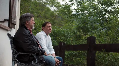 Jesús Eguiguren y Arnaldo Otegi, durante un momento del documental El Fin de ETA