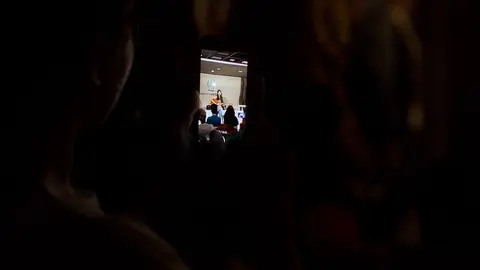 Concierto acústico de Bely Basarte en la Sala de Ámbito Cultural de El Corte Inglés con motivo de la celebración del Día de la Música (13). IÑIGO ALZUGARAY