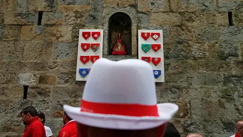 A reveller looks at the image of San Fermin, protector of runners, before the Encierro Txiki (Little Bull Run) during the San Fermin festival in Pamplona, Spain July 13, 2016. REUTERS/Susana VeraCODE: X01622