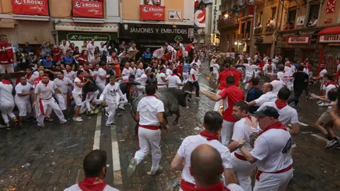 El encierro del 8 de julio de la ganadería José Escolar a su paso por la Plaza del Ayuntamiento. Alejandro Velasco-1 (22)