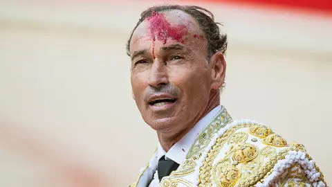 GRAF9127. PAMPLONA, 12/07/2018.- El diestro Pep&iacute;n Liria durante su segundo toro de la tarde en la Plaza de Toros de Pamplona, en la octava corrida de abono de la Feria del Toro que se celebra estos d&iacute;as en la capital navarra con motivo de los Sanfermines 2018. EFE/Rodrigo Jim&eacute;nez