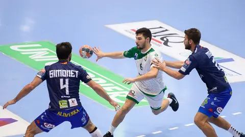 El Helvetia Anaitasuna y el Abanca Ademar León se enfrentan en partido de la segunda jornada de la Liga Asobal. PABLO LASAOSA 21