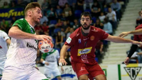 Partido de la liga Asobal correspondiente a la 6ª jornada entre Helvetia Anaitasuna y Bade Huesca. MIGUEL OSÉS_14