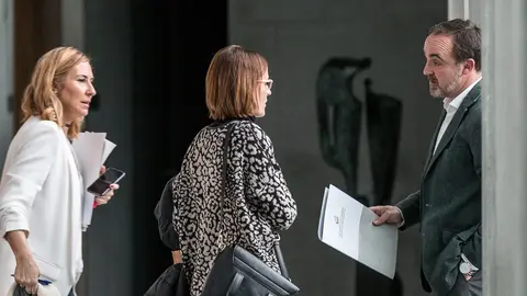 Mesa y Junta de Portavoces del Parlamento de Navarra. Ana Beltr&aacute;n, Jos&eacute; Javier Esparza y Mar&iacute;a Chivite (01). I&Ntilde;IGO ALZUGARAY