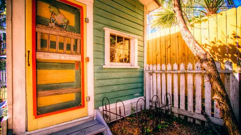 Una casita con jardín. ARCHIVO