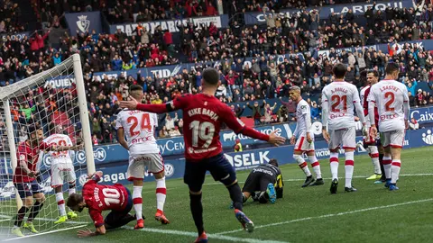 Partido entre Osasuna y Mallorca disputado en El Sadar (73). IÑIGO ALZUGARAY