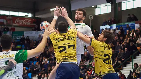 Helvetia Anaitasuna se enfrenta al Irún Bidasoa en Pamplona. PABLO LASAOSA