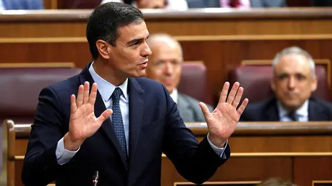 GR2109. MADRID, 23/07/2019.- El presidente del Gobierno en funciones y candidato socialista, Pedro Sánchez, durante una de sus réplicas en la segunda jornada del debate de investidura este martes en el Congreso, en la que se celebra la primera votación, sin que el presidente cuente, de momento, con una mayoría suficiente para ser elegido presidente del Gobierno y sin demasiados avances en las negociaciones con Podemos. EFE/Emilio Naranjo