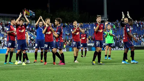 GRAF7668. LEGAN&Eacute;S (MADRID), 17/08/2019.- Los jugadores del Club Atl&eacute;tico Osasuna celebran la victoria ante el CD Legan&eacute;s tras el partido correspondiente a la primera jornada de LaLiga Santander que se disput&oacute; hoy s&aacute;bado en el Estadio Municipal de Butarque, en Legan&eacute;s. EFE/Rodrigo Jim&eacute;nez