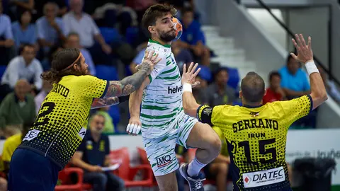 Pere Vaquer El Helvetia Anaitasuna se enfrenta al Bidasoa en el Pabellón Anaitasuna de Pamplona. MIGUEL OSÉS