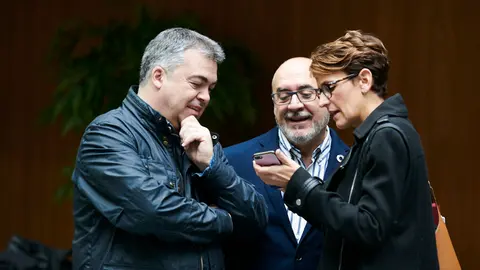 Sntos Cerdán junto a la presidenta del Gobierno de Navarra. PABLO LASAOSA