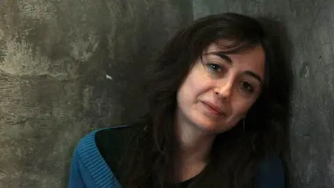 La escritora Elvira Navarra, creadora de La isla de los conejos. EFE